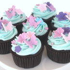 Cupcakes with pretty fondant accents