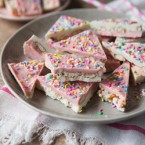 white-chocolate-pretzel-candy-bark-6791-250