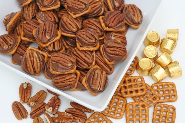 Rolo Pretzel Bites - Incredibly easy and delicious! 
