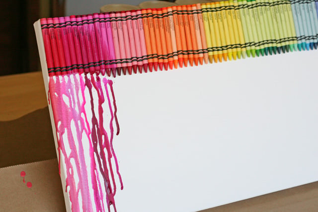 DIY CRAYON ART, RAINBOW MELTING CRAYONS ART 