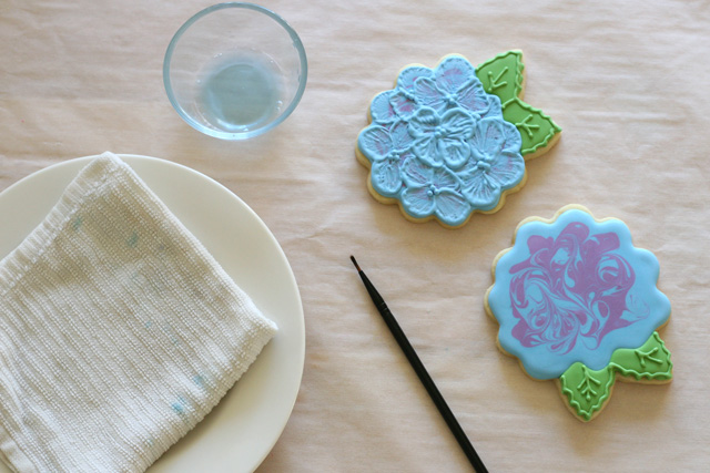 How to do brush embroidery on cookies