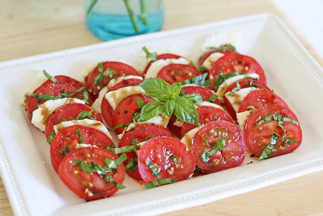 Caprese Salad {and more easy entertaining recipes} from glorioustreats.com