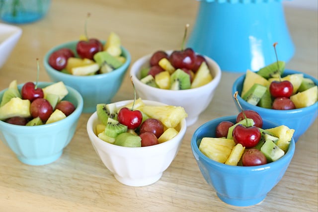 Mini Fresh Fruit Salad {and more easy entertaining menu ideas} from glorioustreats.com