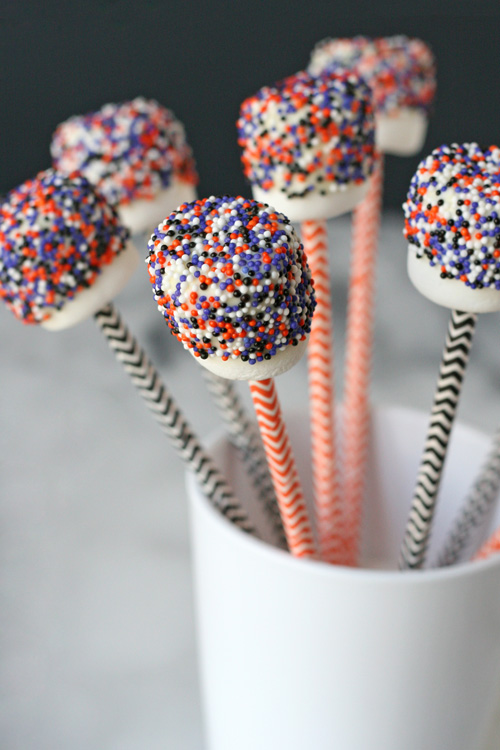 Easy Halloween Marshmallow Pops - glorioustreats.com