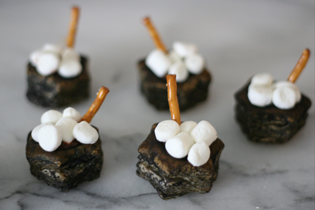 Halloween cauldron treats - glorioustreats.com