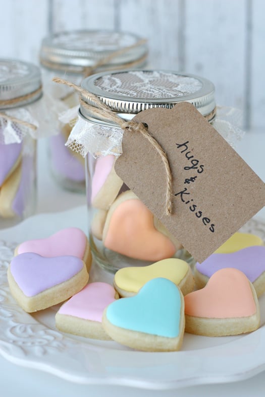 Heart Cookies in a Jar {recipe and tutorial} - glorioustreats.com