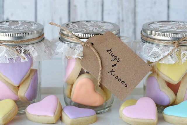 Heart Cookies in a Jar {recipe and tutorial} - glorioustreats.com