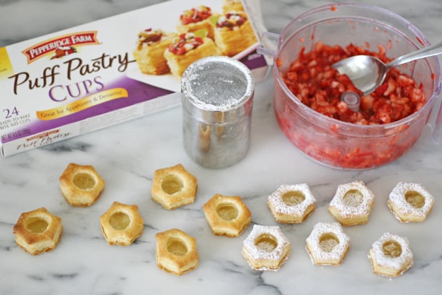 Ho w to assemble Strawberry Cream Puffs - glorioustreats.com