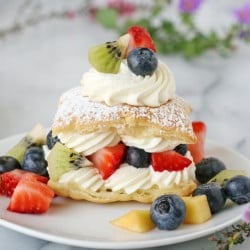 So gorgeous!! Lemon Cream Puffs with Fresh Fruit - via GloriousTreats.com