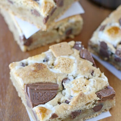 S'mores Bars - A perfect summer BBQ treat!!