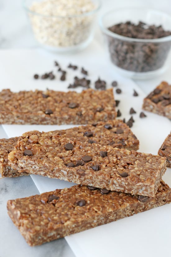 Easy, healthy and delicious!! Peanut Butter Chocolate Chip Granola Bars 