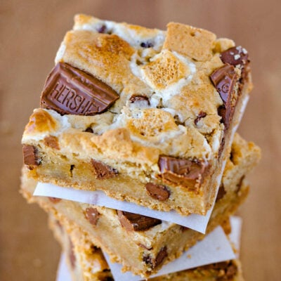 Close up look at the top of a smores bar. Hersheys chocolate, marshmallows and graham crackers are clearly visible.