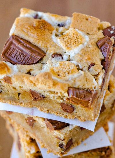 Close up look at the top of a smores bar. Hersheys chocolate, marshmallows and graham crackers are clearly visible.