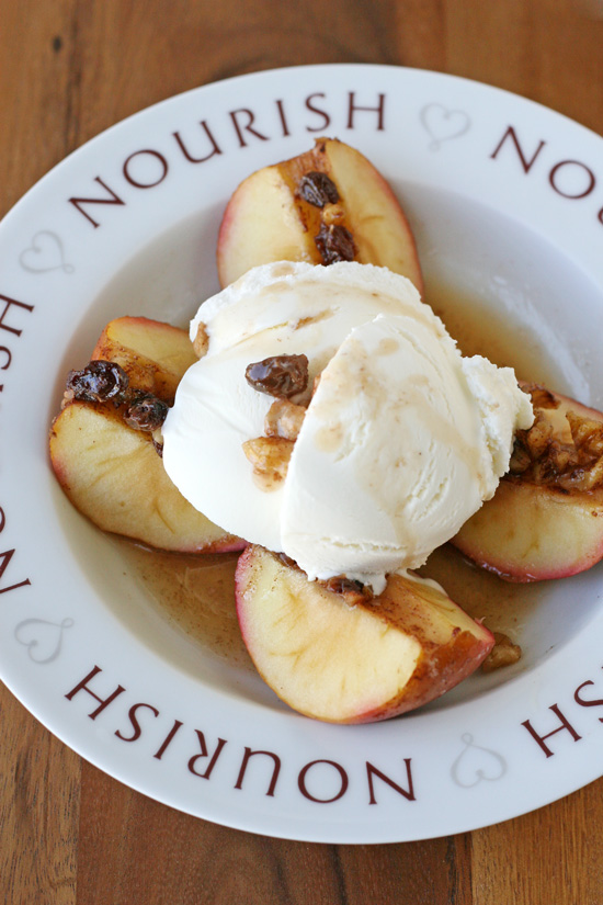 Classic and delicious baked apples recipe - Perfect for fall! 