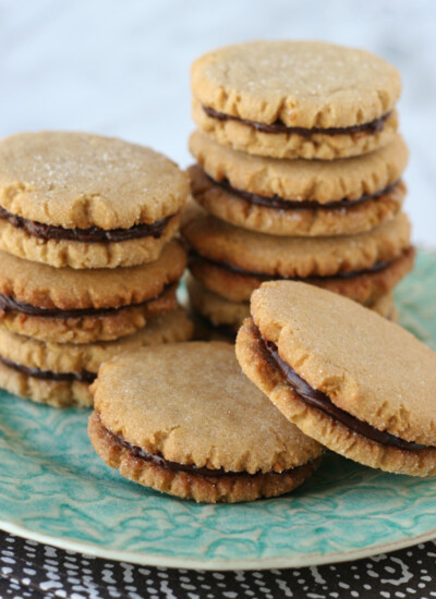 Peanut Butter Cookies with Chocolate Filling - Nothing beats the flavor combination of peanut butter and chocolate!