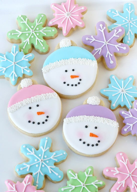 Snowman Cookies - See full post for the most amazing colleciton of decorated Christmas cookies! 