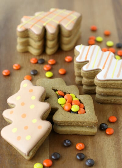 Thanksgiving Gingerbread Cookie Boxes - So cute and creative! Find all the step-by-step directions on GloriousTreats.com