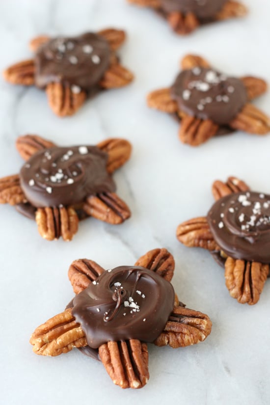 Easy homemade Pecan Turtles - These are SO good!! 