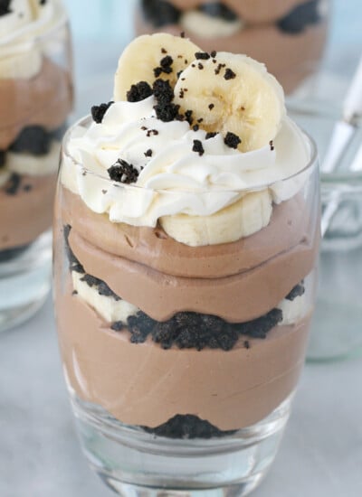 Nutella, bananas, oreos and whipped cream... this is going to the top of my MUST TRY list!