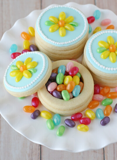 These Jelly Belly Cookie Boxes would be gorgeous favors for any party!