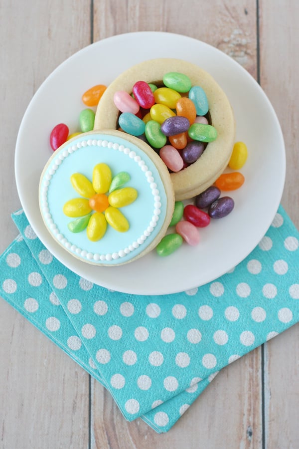 These fun Jelly Belly Cookie Boxes are perfect for spring parties!  