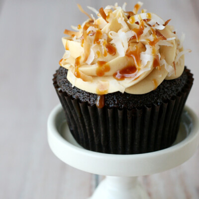 These Samoa cupcakes are so INCREDIBLY good! Chocolate cupcakes are topped with salted caramel buttercream and toasted coconut... amazing!