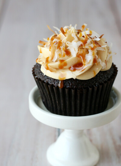 These Samoa cupcakes are so INCREDIBLY good! Chocolate cupcakes are topped with salted caramel buttercream and toasted coconut... amazing!