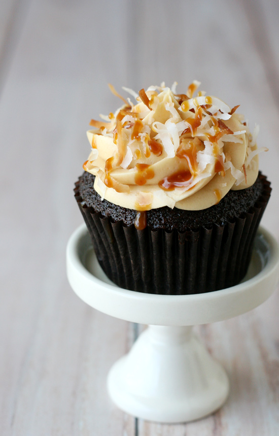 These Samoa cupcakes are so INCREDIBLY good! Chocolate cupcakes are topped with salted caramel buttercream and toasted coconut... amazing! 