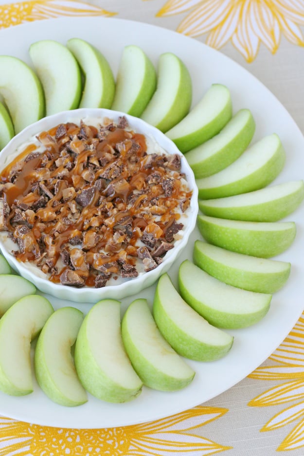 Caramel Cream Cheese Apple Dip | My favorite fall snack! 