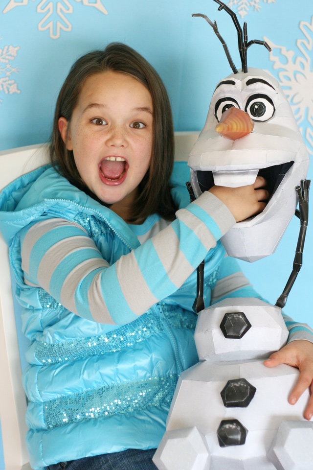 DIY Olaf Frozen party prop - So perfect for photos!  