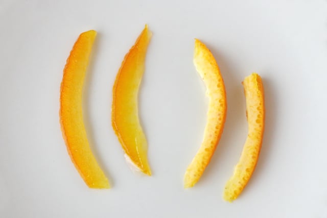 How to make candied orange peel, perfect for muffins, cookies and cakes! 