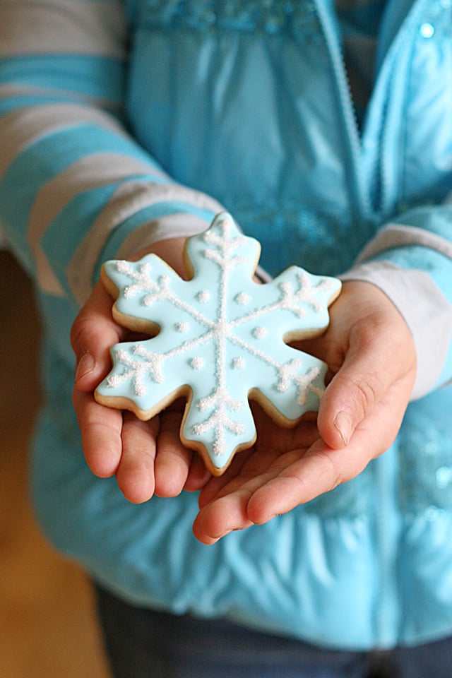 Snowflake Cookie - Visit this blog for so many amazing cookie and party ideas!  