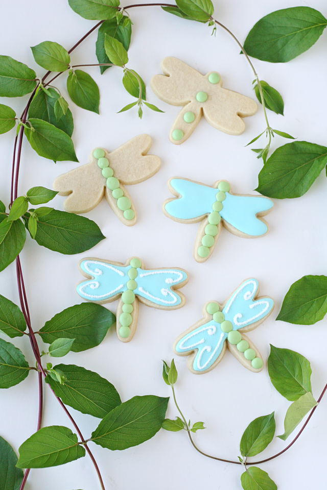 Step-by-step dragonfly decorated cookies