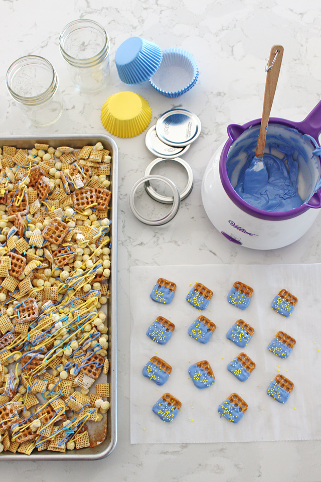 Simple and delicious SNACK MIX RECIPE perfect for back to school! 