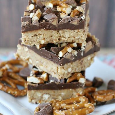 Easy & delicious NO-BAKE PEANUT BUTTER PRETZEL BARS!