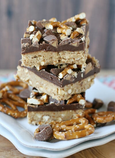 Easy & delicious NO-BAKE PEANUT BUTTER PRETZEL BARS!