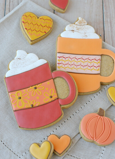 Delicious and adorable PUMPKIN SPICE DECORATED COOKIES!