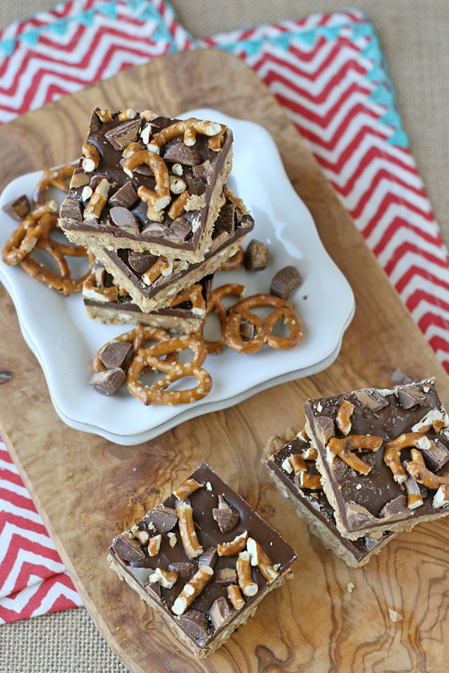 Easy & delicious NO-BAKE PEANUT BUTTER PRETZEL BARS! 