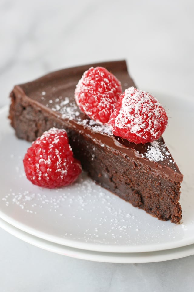 A chocolate lover's dream! Rich & delicious Flourless Chocolate Cake! 