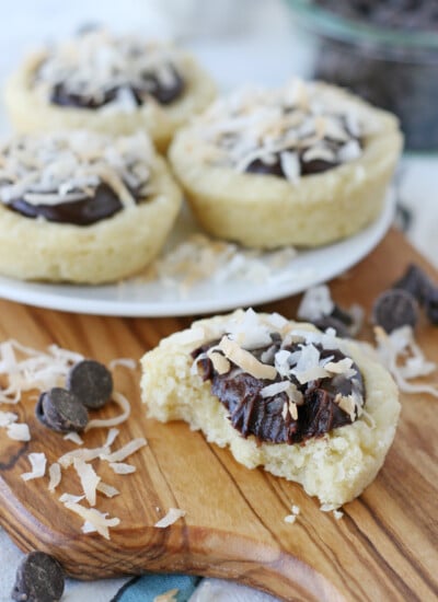 The perfect recipe for coconut lovers! Coconut Fudge Cookie Cups