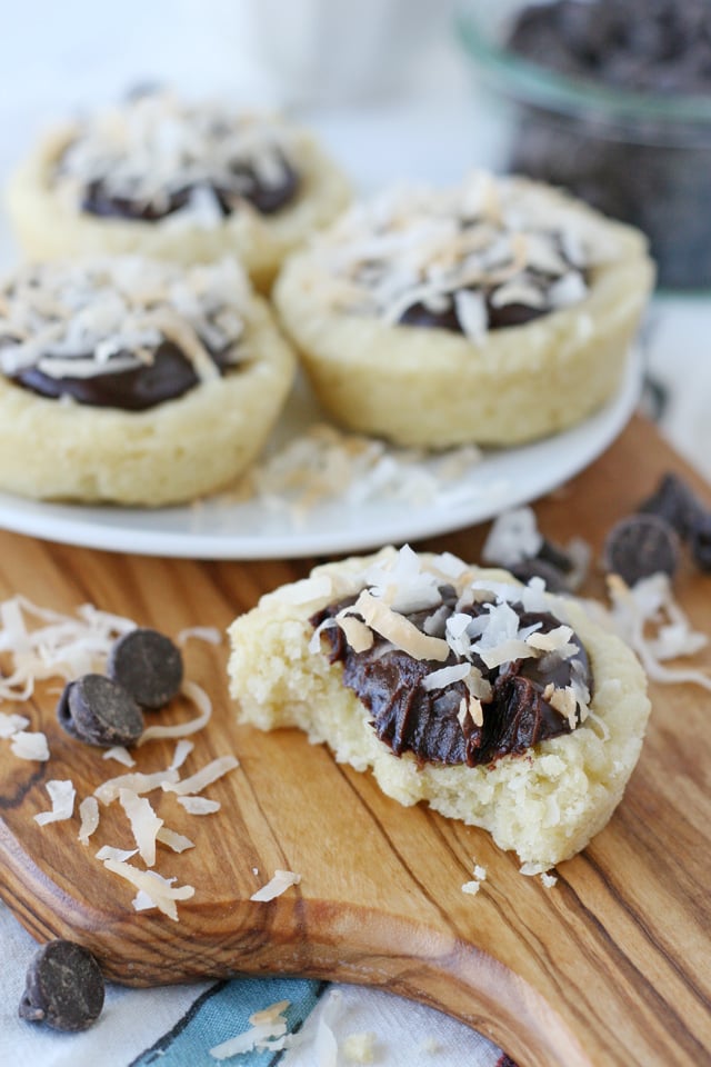 The perfect recipe for coconut lovers! Coconut Fudge Cookie Cups 