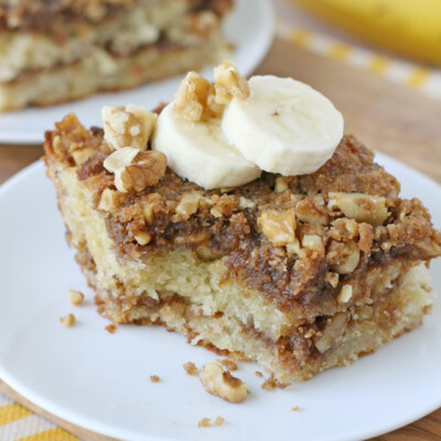 Banana, walnuts, cinnamon... this Banana Coffee Cake is flavorful and delicious!