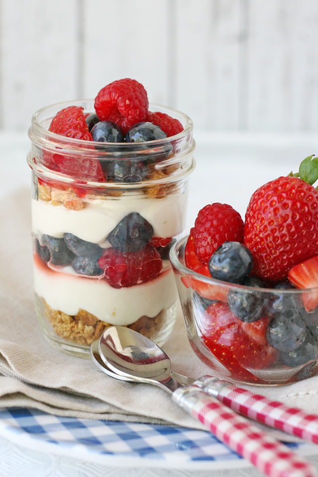 No-Bake Berry Cheesecake Trifle Recipe