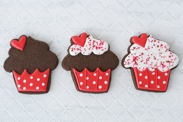 Cupcake Decorated Cookies - Step-by-step instructions and video!