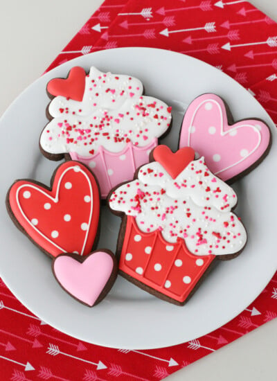 Adorable Valentine's Day Cupcake Cookies - with step-by-step video!