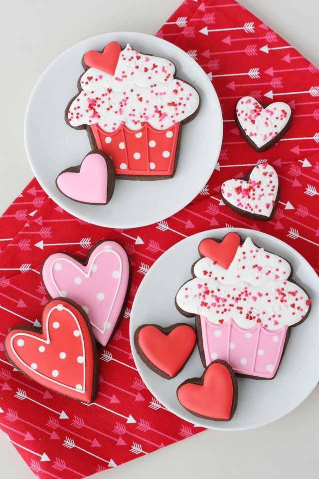 Adorable Valentine's Day Cupcake Cookies - with step-by-step video! 