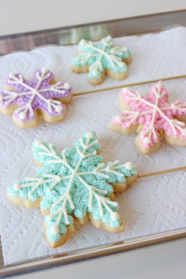 Buttercream Snowflake Cookies - So pretty and delicious! 