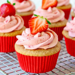 strawberry cupcake recipe on cooling rack with strawberry frosting square